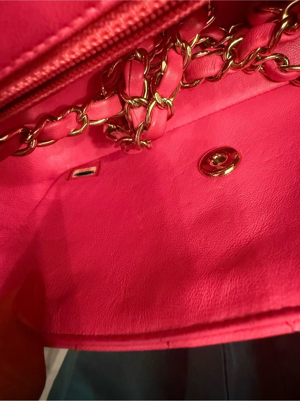 Authentic pink classic Chanel flap cross body bag.. Rare Find! - Picture 8 of 8